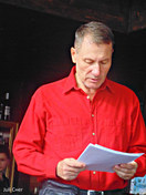 Олег Правдин читает своё стихотворение